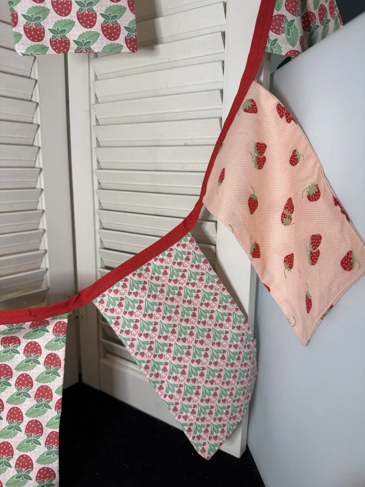 Tela Bunting Hecho a Mano Dormitorio Guardería Cumpleaños Baby Shower Fresa Rosa Rojo Foto 3 de 4