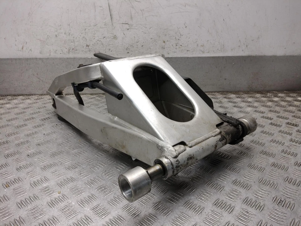 Yamaha YZF R1 1999 4XV brazo oscilante trasero Foto 3 de 4