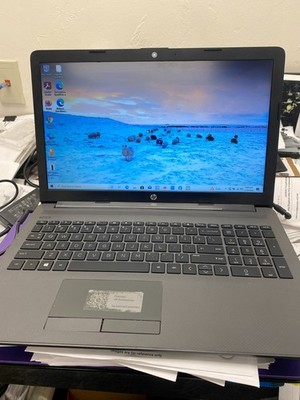 HP laptop 255 G7 - Model RT:8821CE - Windows 10 w/ a charger