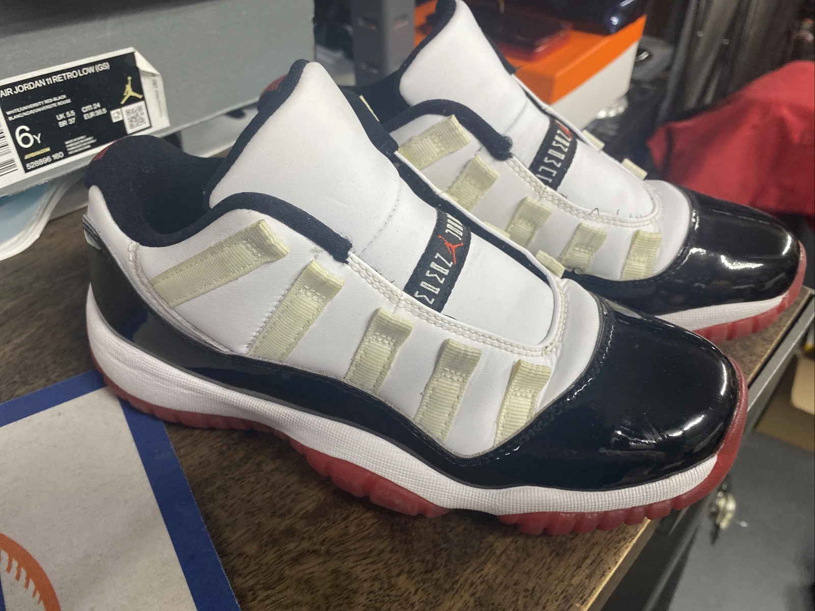 Scarpa scuola elementare Nike Air Jordan 11 retrò bassa "Concord Bred" taglia 6 anni