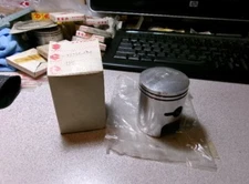 1969-77 SUZUKI  GT 250 380 PISTON 2ND OVER OEM 12110-33004-050 12103-33810-050