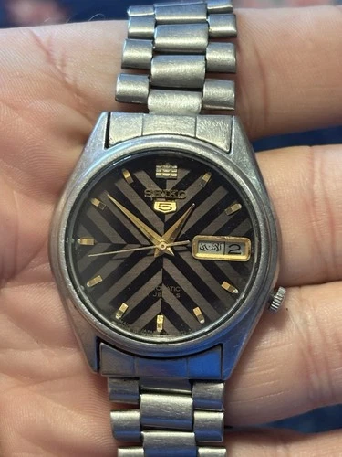 Vintage Seiko 5 Automatic 7009 Black Radial Dial Arabic English Day Date Japan