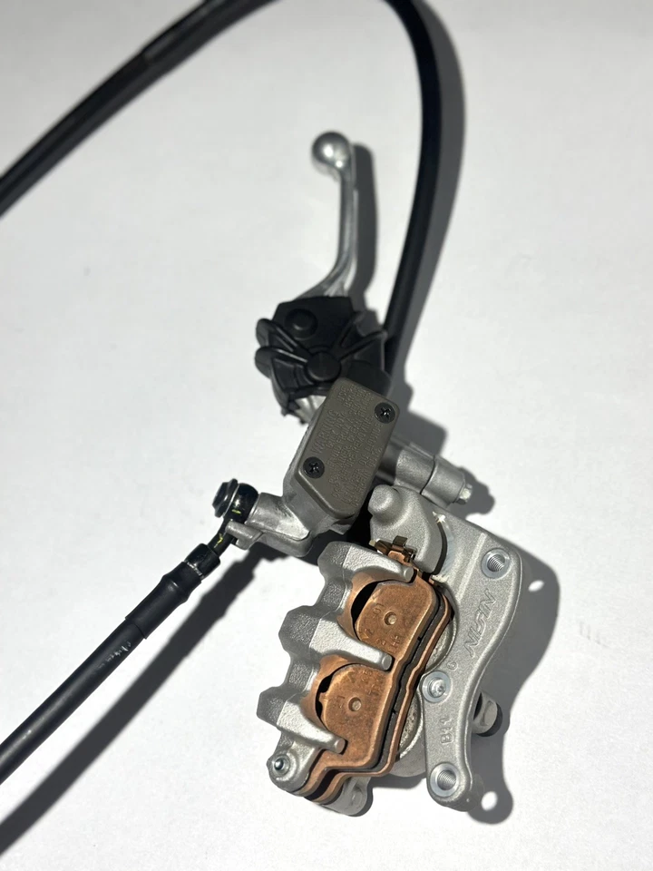 Pinza de cilindro maestro de freno delantero OEM Yamaha 2020-26 YZ125 YZ250F YZ450F  Foto 3 de 4