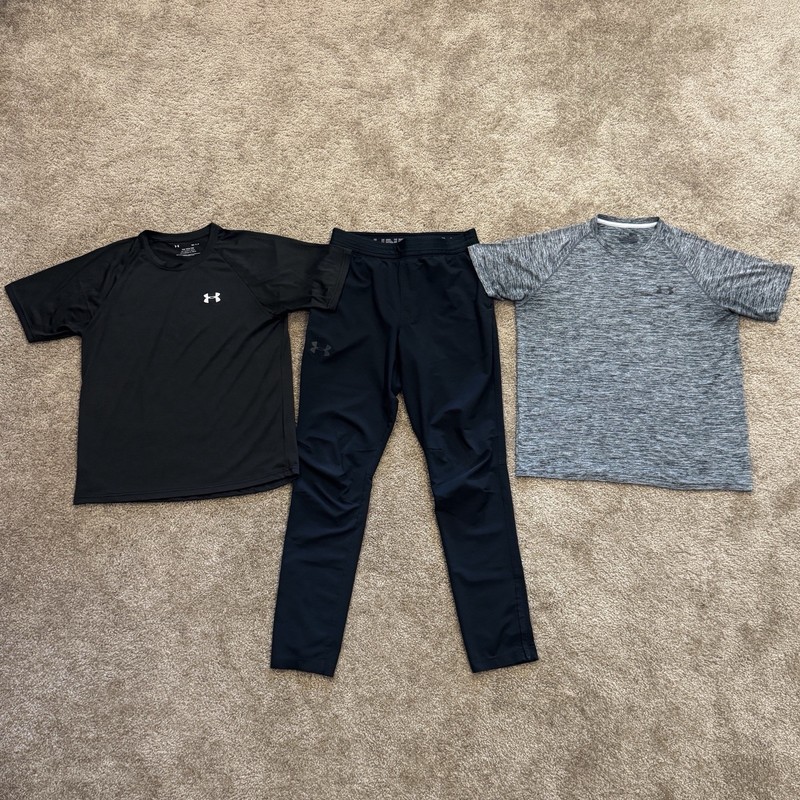 Lot of 3 Under Armour Items Mens Medium/Small 2 T Shirts 1 Athletic Jogger Pants