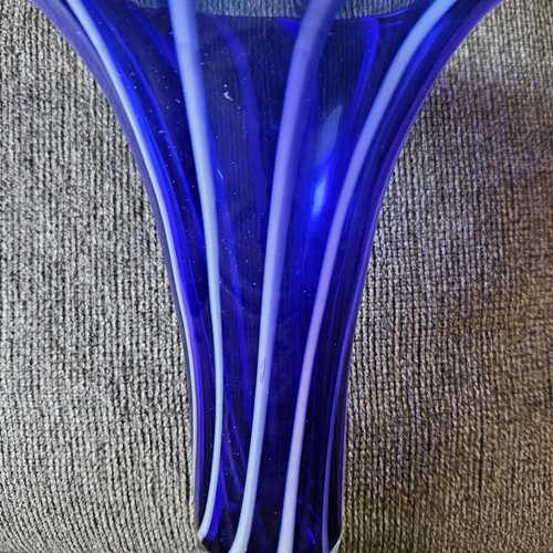 Stunning Vintage Murano Studio Art Glass 11 3/4” Hand Blown Tulip Vase Blue - Picture 6 of 7