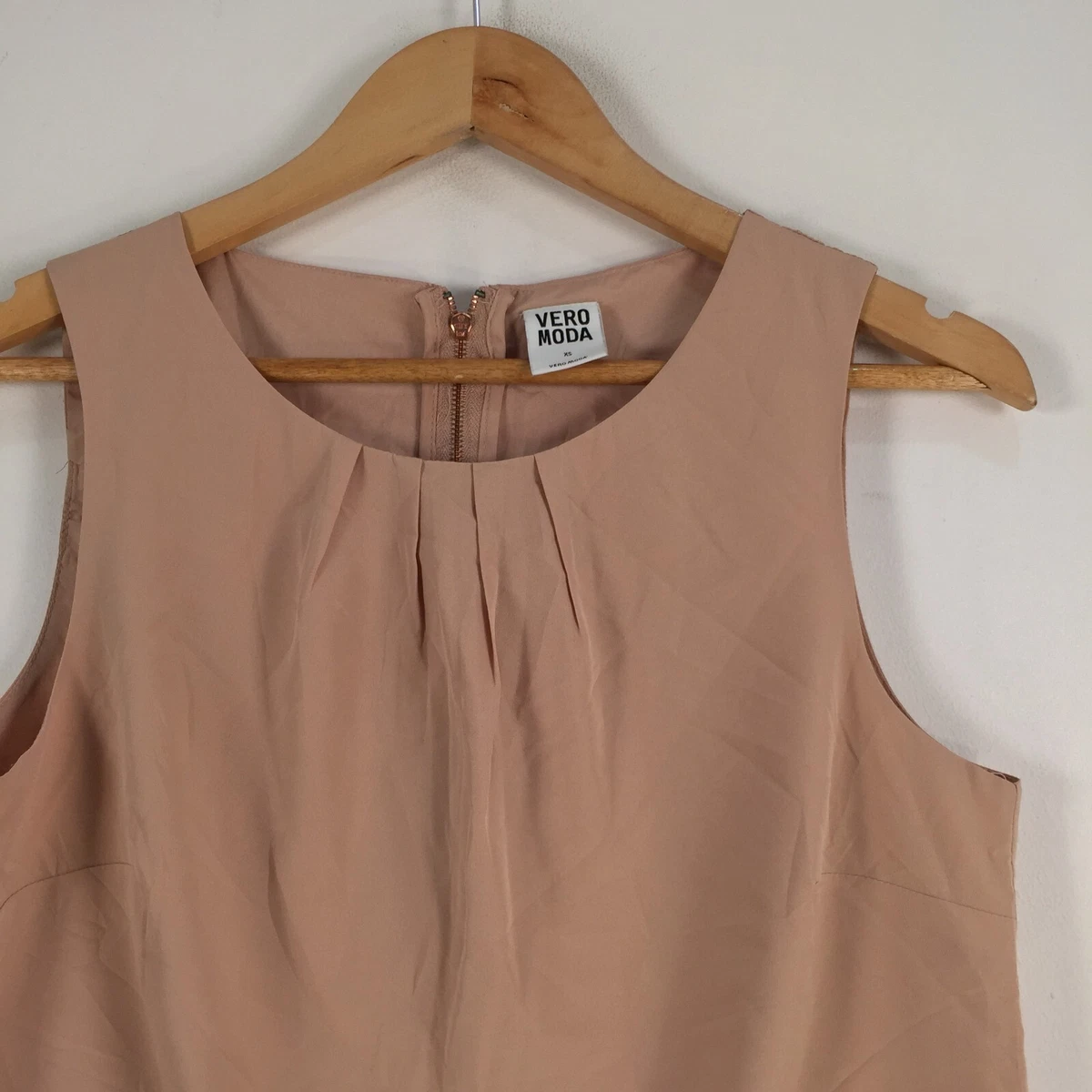 Vero moda womens tank top size XS nude sleeveless round neck solid zip 045816