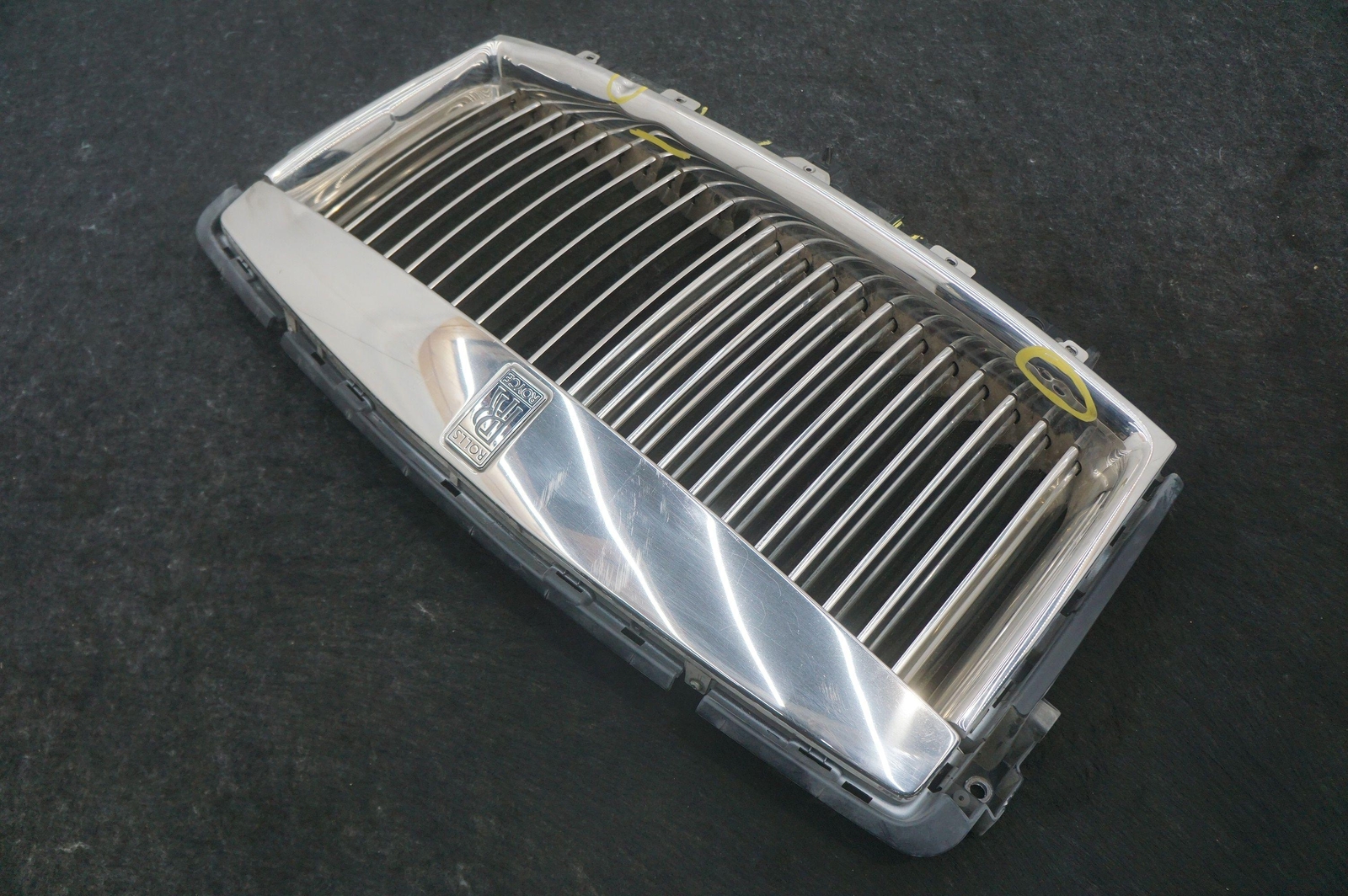 Front Bumper Center Grille 51117234938 Rolls Royce Ghost Series I 2009-14 *Note*