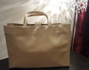 escada tote