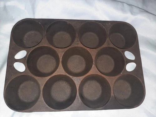 GRISWOLD NO.10 Cast Iron 949C Erie PA. Popover Pan Muffin 11 Count