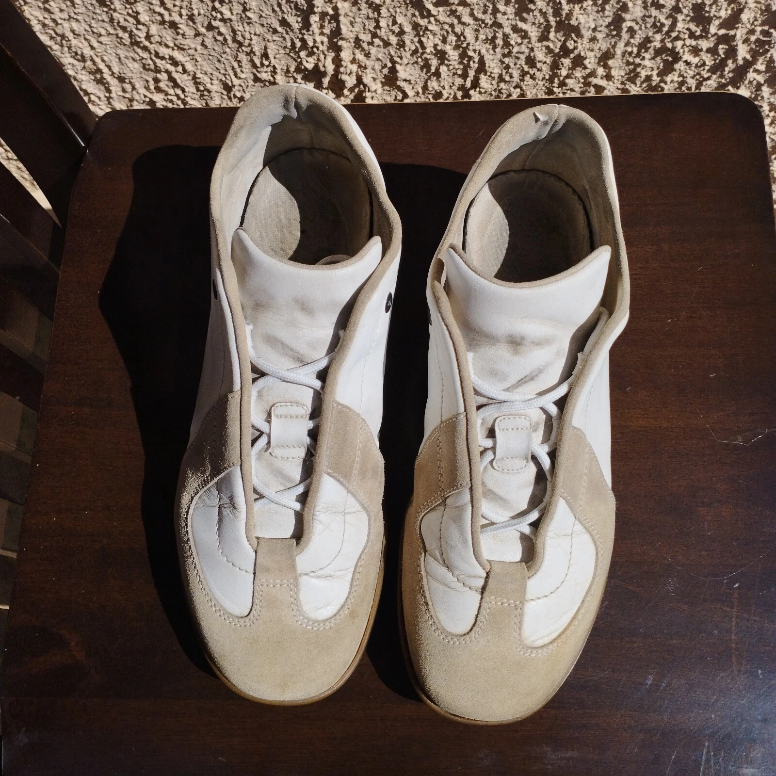 CHAUSSURES DE SPORT EN CUIR GUCCI. TAILLE 41 EU
