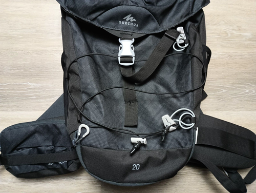 Mochila Quechua 20 Negra Acolchada Espalda Usada en Excelente Condición Decathlon Aire Refrigeración Senderismo Viaje - Imagen 2 de 6