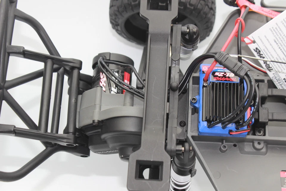 Traxxas TRX 58134-4 Slash Red Brushless 2WD 1/10 Short Course Truck Clipless - Image 4 of 4