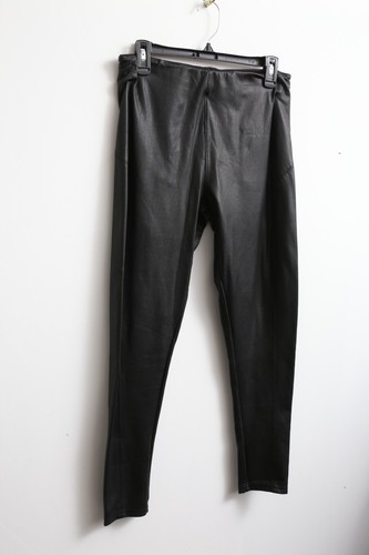 EUC L Women's Nordstrom Black Faux Textured Leather Leggings - Picture 2 of 5