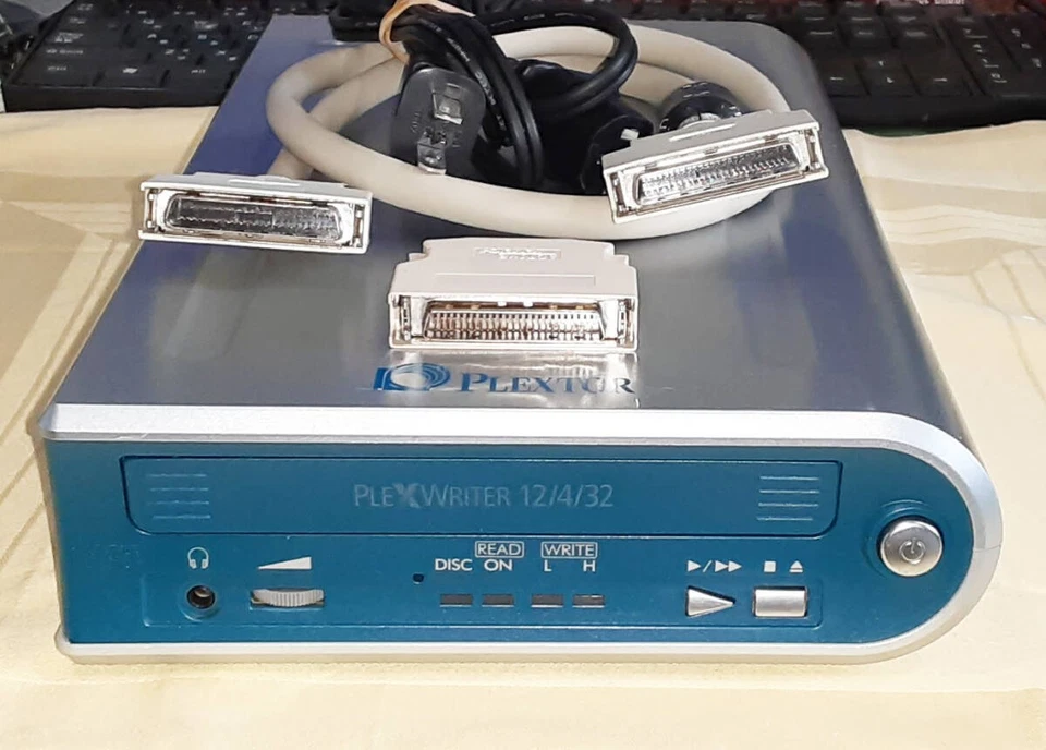 Vintage PLEXTOR CD-RW PX-W124TSE SCSI-2 Drive - Tested & Working! - Image 2 of 4