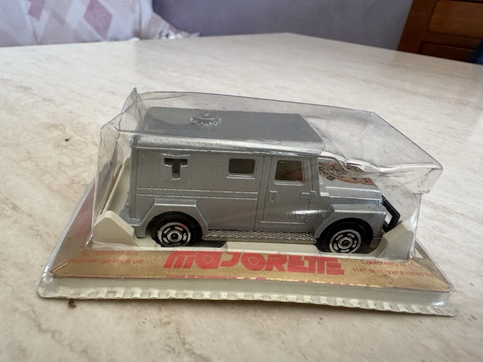 MAJORETTE FURGONE PORTAVALORI BANCA N. 204 MADE IN FRANCE ANNI 80 NUOVA - Immagine 3 di 4