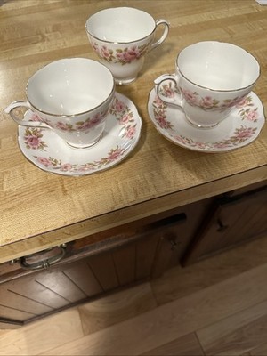 Duches Fine Bone China Summer Glory Pattern Yea 3 Cup & 2 Saucer England Vintage