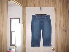 Lee Just Below the Waist Women's Jeans 14M Capri Blue Denim Button Cuffs