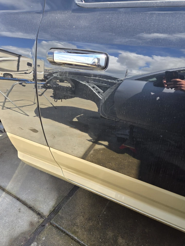 2010-2018 RAM 2500 3500 задняя правая дверь longhorn черный и золотой заводской - Изображение 4 из 4