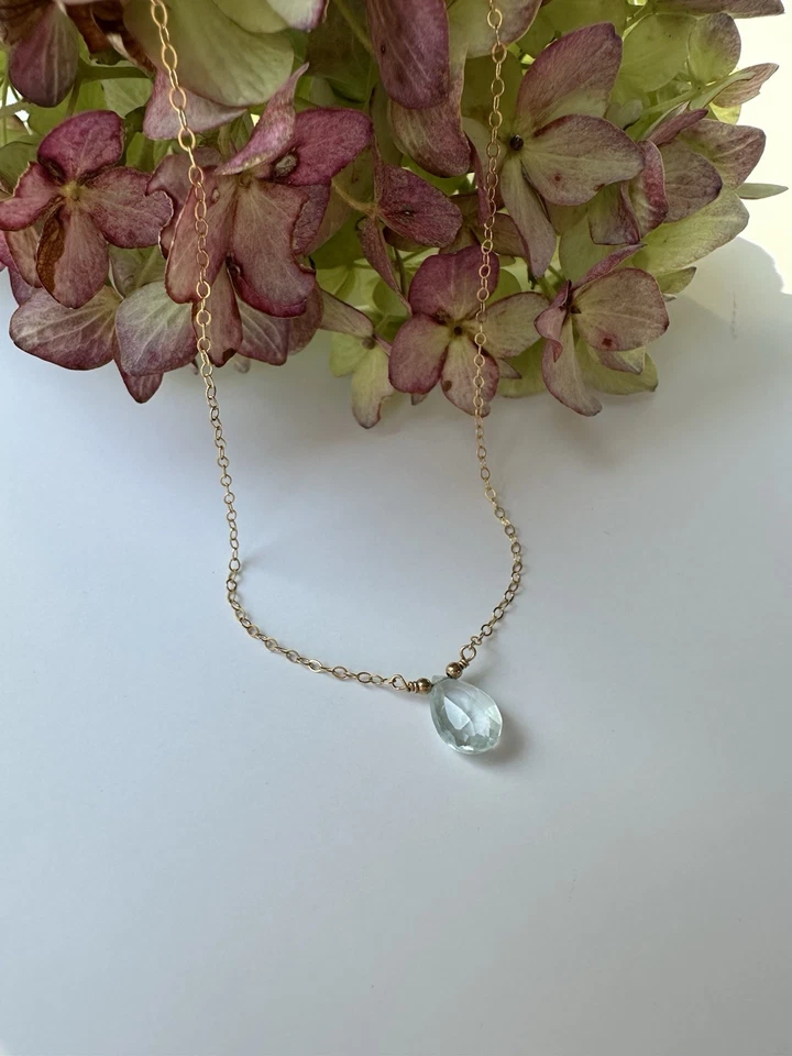 Delicado Colgante Pequeño Aguamarina Facetada Natural Oro Amarillo 14K Foto 2 de 4