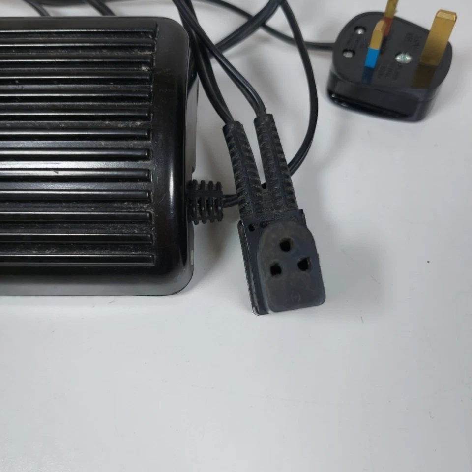 Singer Sewing Machine Electronic Foot Pedal & Lead UK 3 Pin Plug CR309 Used - Image 2 of 4