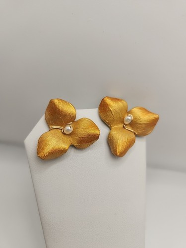Sylvan Spirit Hand Sculpted Clay Earrings Pearl, Golden Flower Clip On 1" - Picture 2 of 8