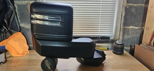 OEM 20 - 24 Chev Silverad 1500,  2500.3500 GMC SIERRA PASSENGER RIGHT MIRROR 
