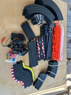 Tomy AFX pista con coches y fuente de alimentación