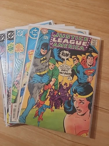 JUSTICE LEAGUE OF AMERICA - VINTAGE COMICS FROM 1960s - VINTAGE DC