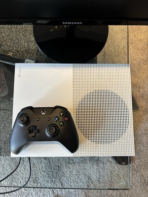 Microsoft Xbox One S 500GB Konsole Weiß Plus Monitor