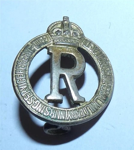 WW1 Queen Alexandras Imperial Military Nursing Service Reserve Collar Badge  30