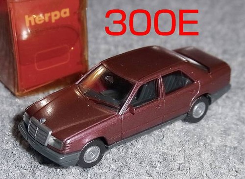 1/87 Mercedes Benz 300E Red Meta Interior Black W124