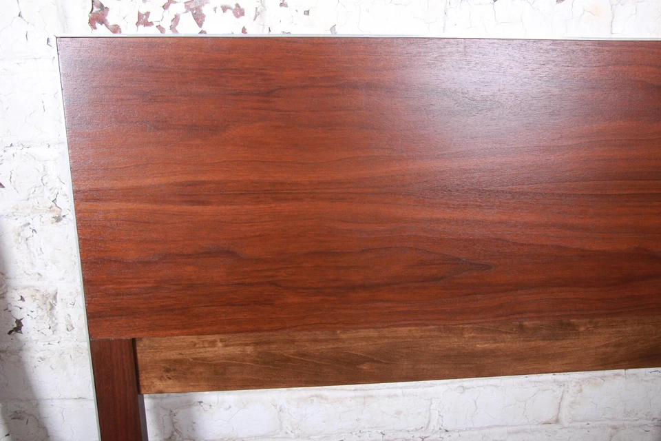 Paul McCobb para Calvin Mid-Century Moderno Nogal Doble Cabeceros, Par Foto 4 de 4