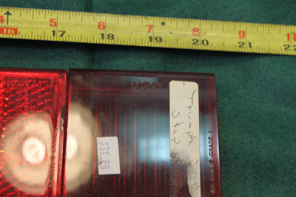 Conjunto de lente roja Triumph TR6 LH Lucas L832 LH Foto 2 de 4