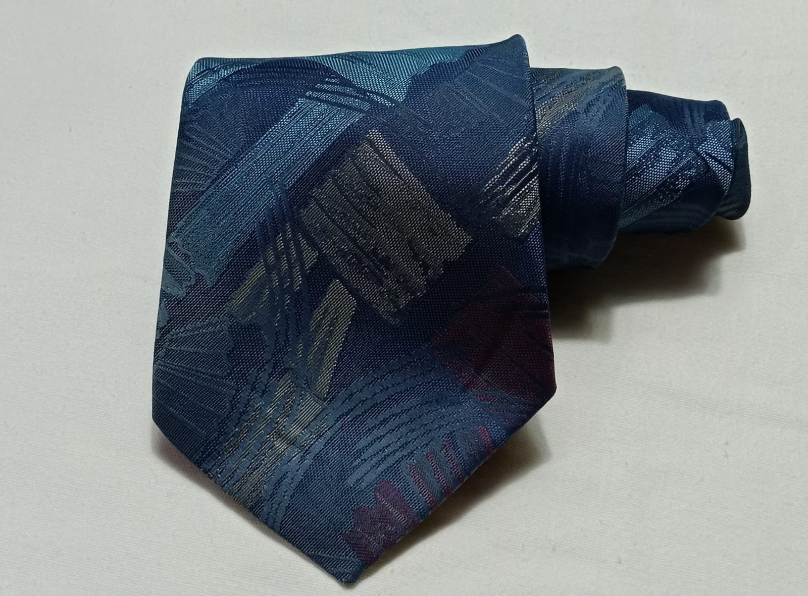 Sainsbury's Men's Abstract Geometric Tie in Blue & Red Pattern image 9