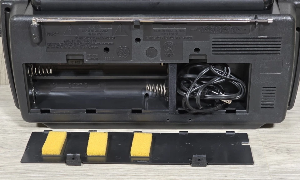 Grabadora de casete estéreo portátil radio AM/FM modelo GE 3-5454B - PROBADA -  Foto 4 de 4