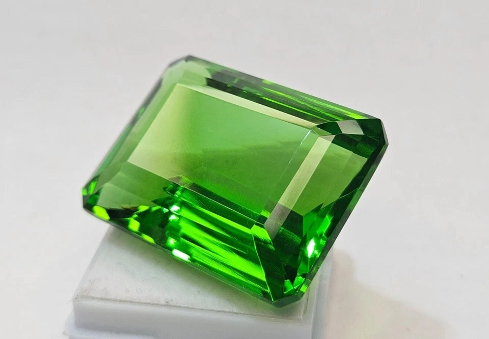 Green Peridot Natural Emerald Cut 93-95 Ct VVS Loose EGL Certified Gemstone - Image 3 of 4