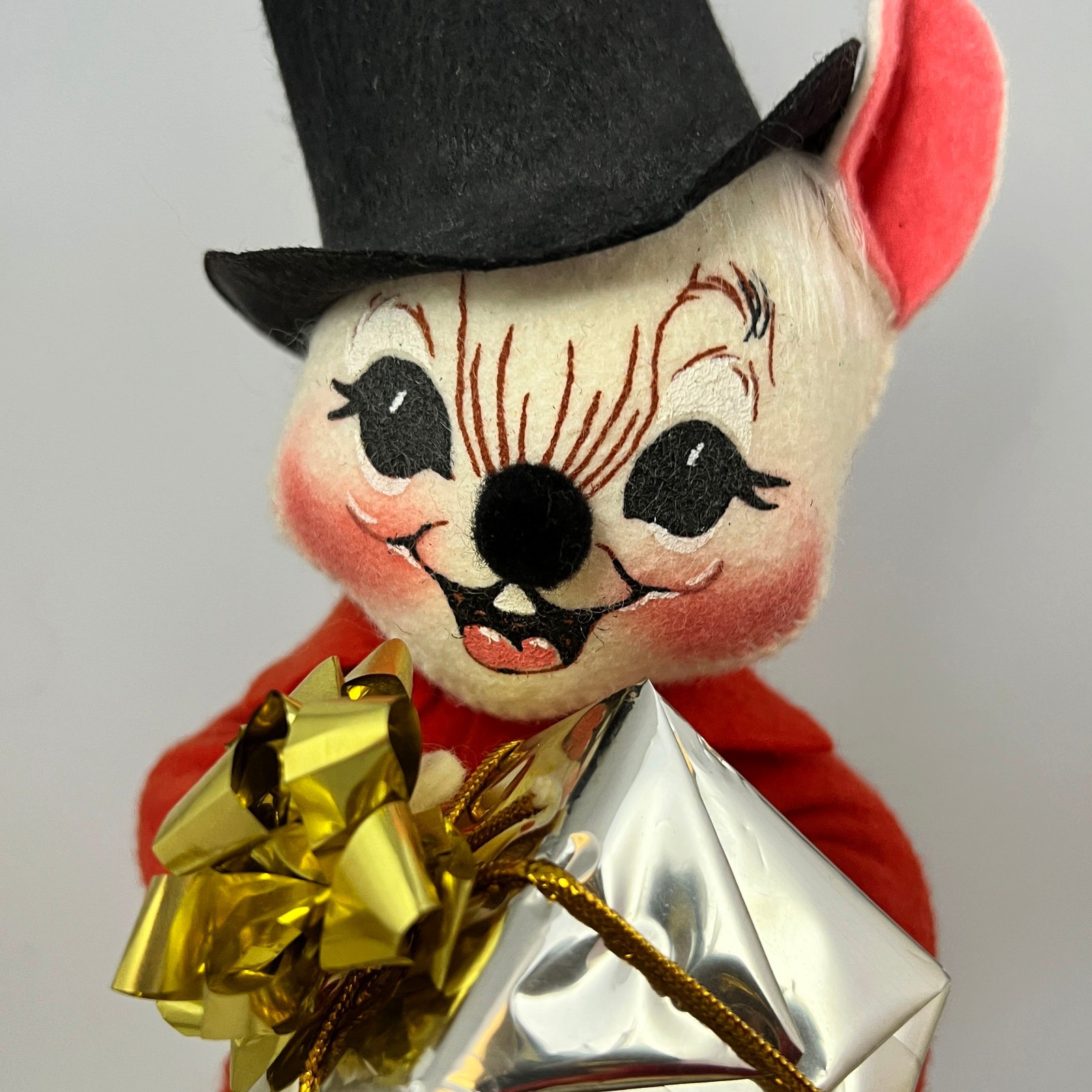 Annalee 10” Holiday Gift Mouse in Top Hat & Red Felt Coat Doll