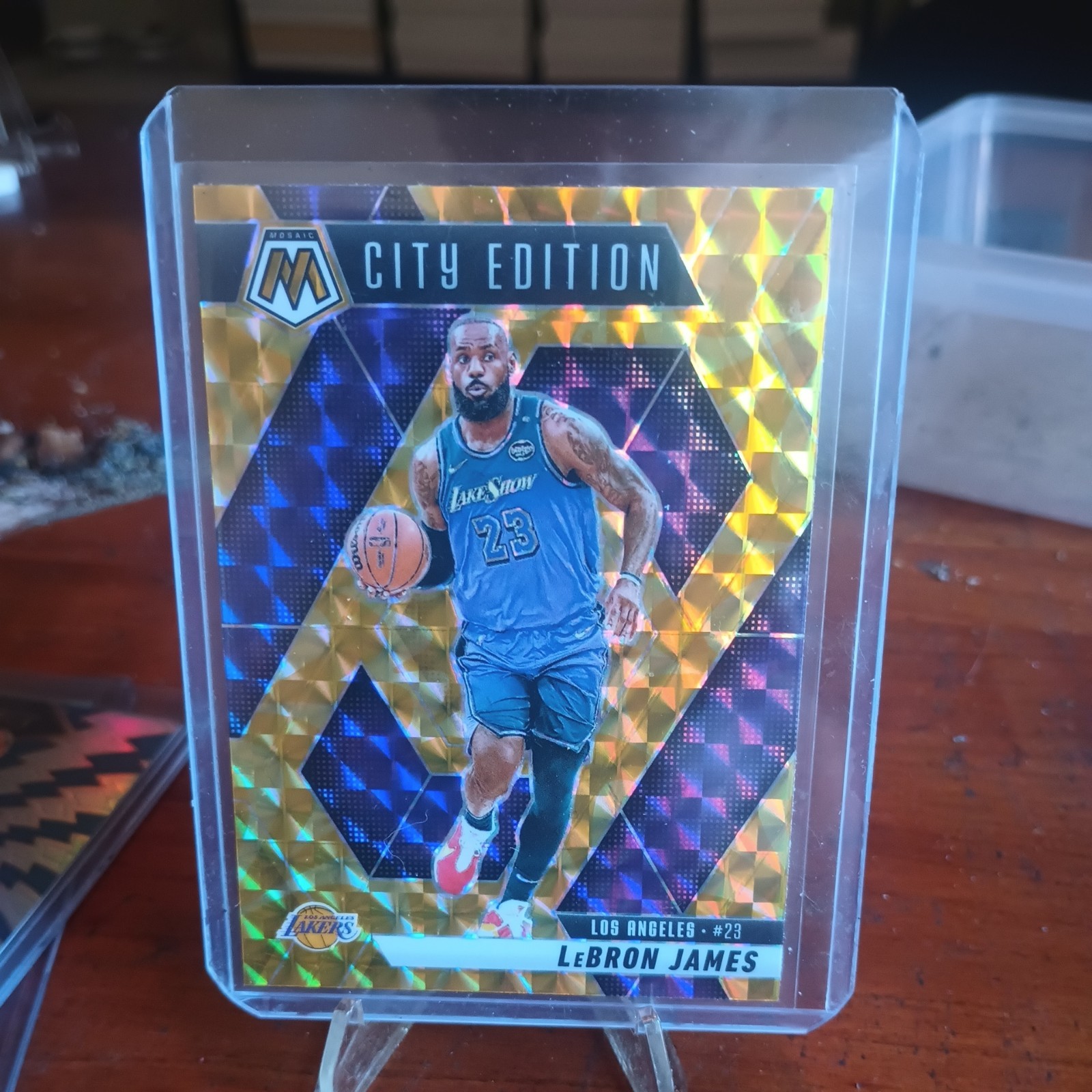 LEBRON JAMES 2024-25 MOSAIC CITY EDITION REACTIVE YELLOW MOSAIC PRIZM