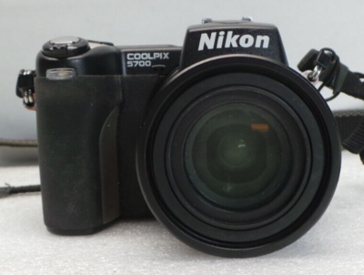 Nikon COOLPIX 5700 E5700 5.0MP Black 8X Zoom AF Digital Camera