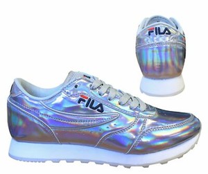 silver fila trainers