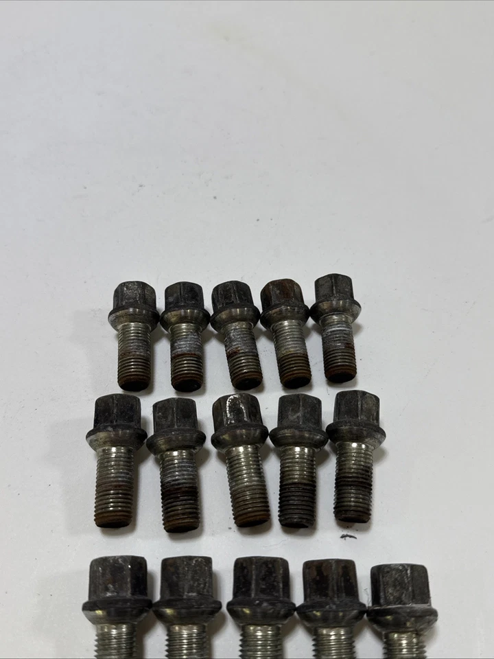 AUDI A3 QUATTRO 2015-2020 JUEGO DE 20 TORNILLOS TUERCA LLANTA DELANTERA O TRASERA OEM Foto 3 de 4