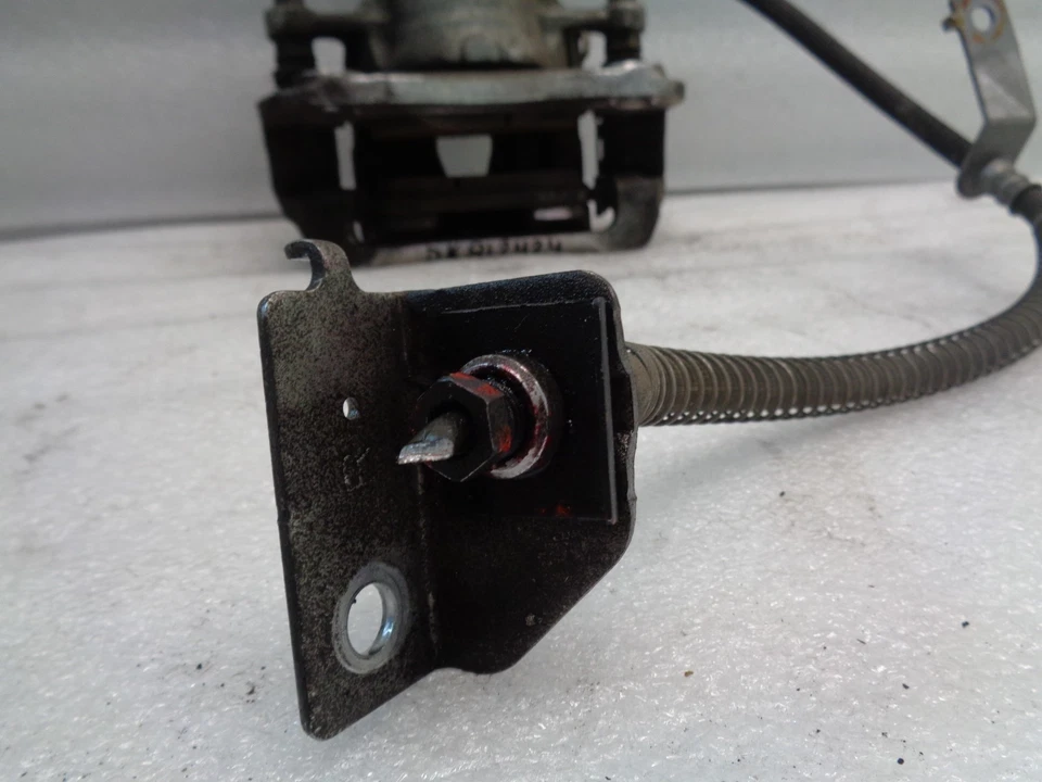 Pinza de freno delantera derecha del lado del pasajero Hyundai Accent 2012-2017 OEM DK812424 Foto 3 de 4