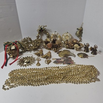  25 Golden Glitter Christmas Ornaments and Decor-Wreaths, Bells, Angels, & More 