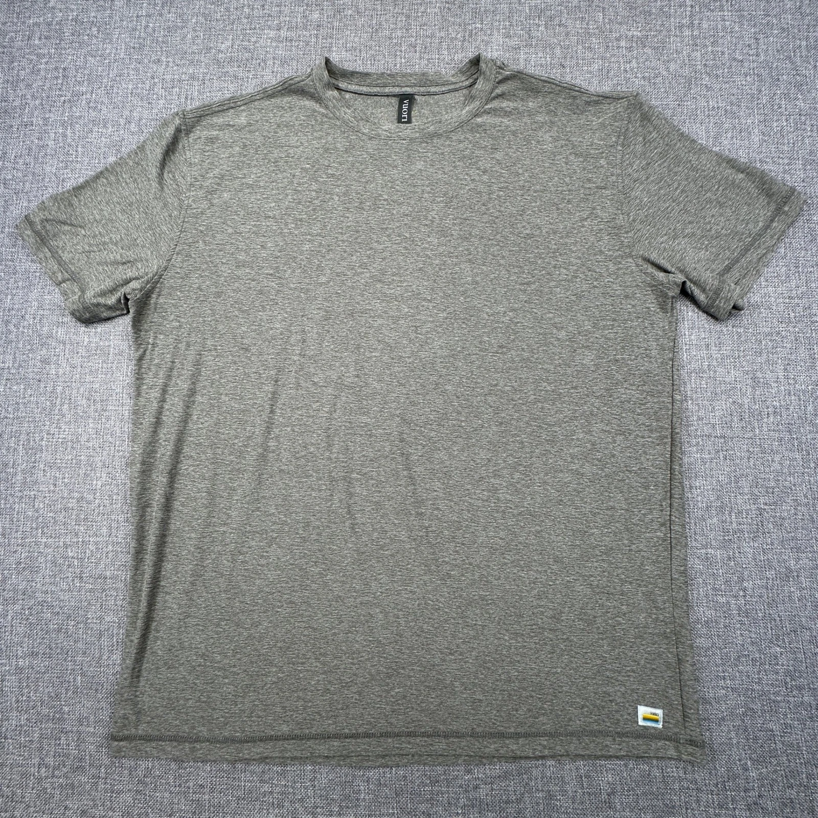 Vuori Strato Tech Tee Mens XL Heather Grey Short Sleeve Stretch Wicking Shirt