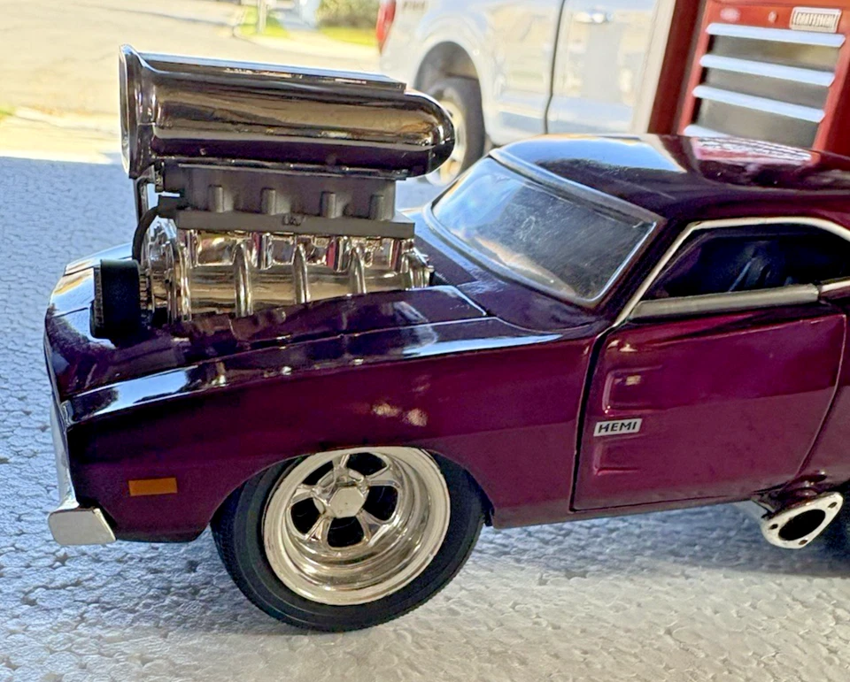 MUSCLE MACHINES 1:24 Dodge Charger 1969 R /T Diecast Car - Image 2 of 4