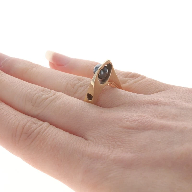 Anillo solitario de hematita de oro amarillo - caña de euro abstracta de 14 k Foto 4 de 4