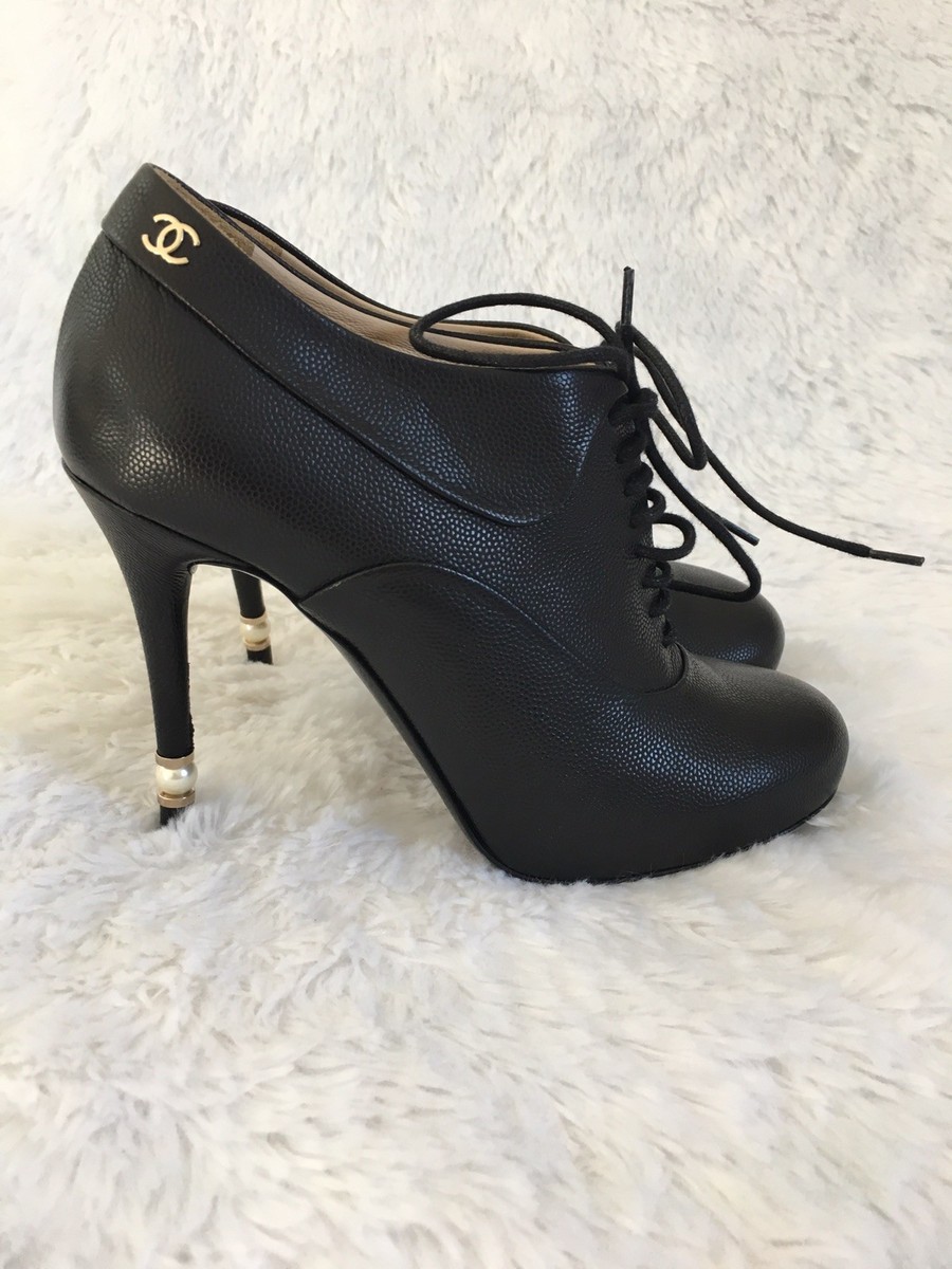 CHANEL パールボタン付きブーティ CHANEL Lace Up Bootie with Pearl Heel 34 $1150 | eBay