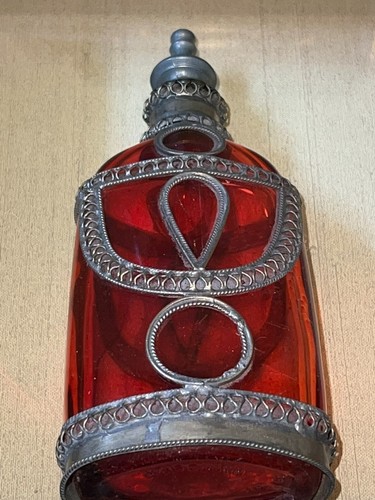 Antiguo rociador de botella de perfume de vidrio rojo marroquí con incrustación/superposición de metal enmarcada - Imagen 18 de 20