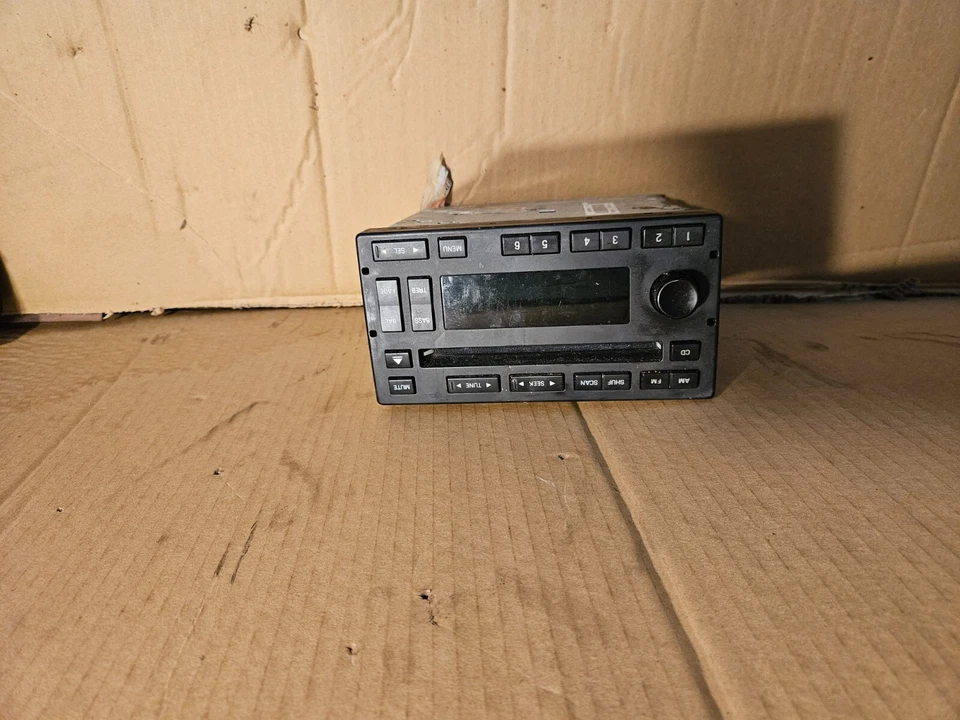 GENUINO FORD Crown Victoria Grand Marquis Radio Reproductor de CD Usado Estado Foto 2 de 4