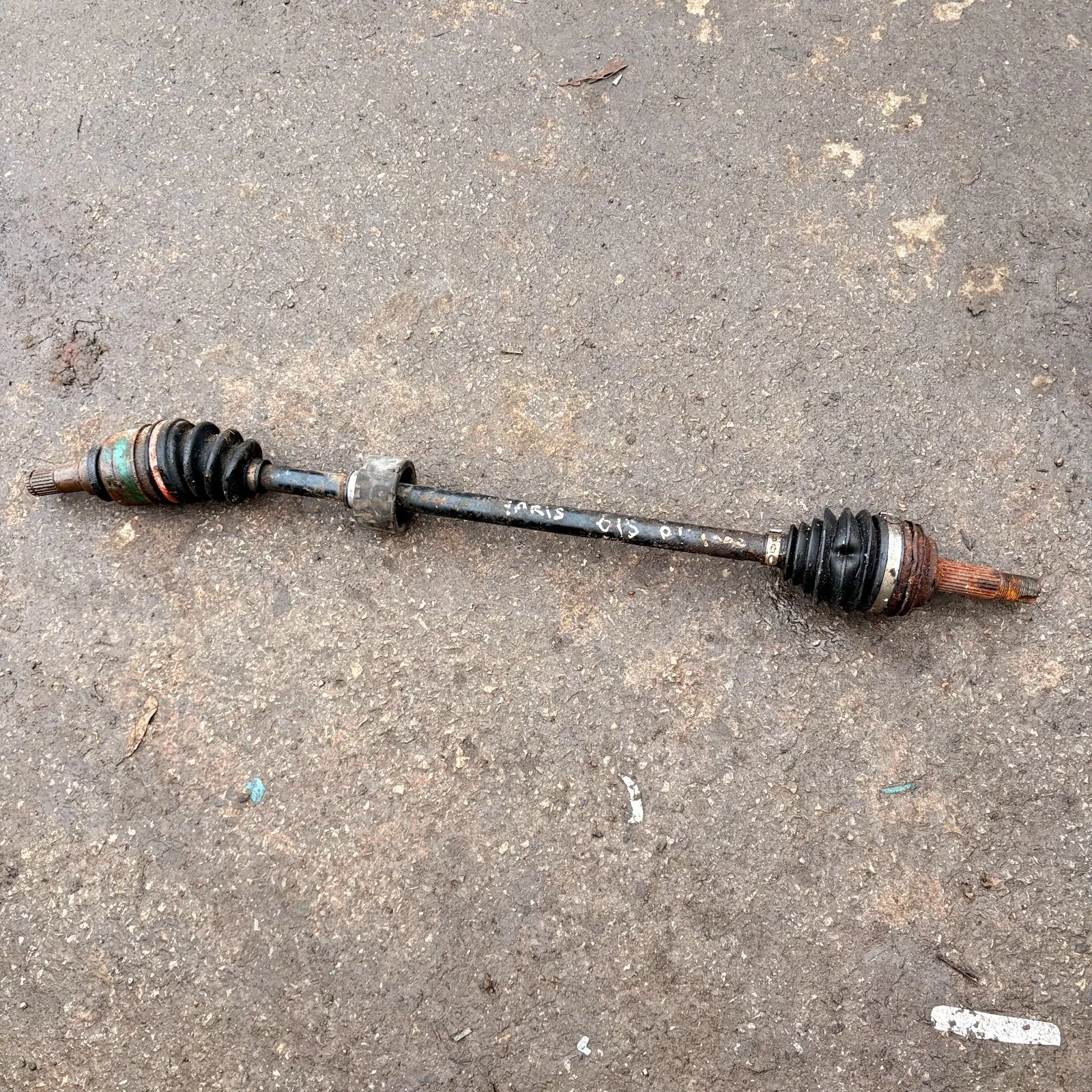 Toyota Yaris Mk1 front right CV driveshaft actual item photo 4